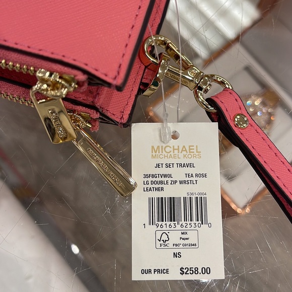 MICHAEL KORS LARGE DOUBLE ZIP WRISTLET WALLET PHONE CASE CLUTCH
Tea Rose NWT - Picture 9 of 16